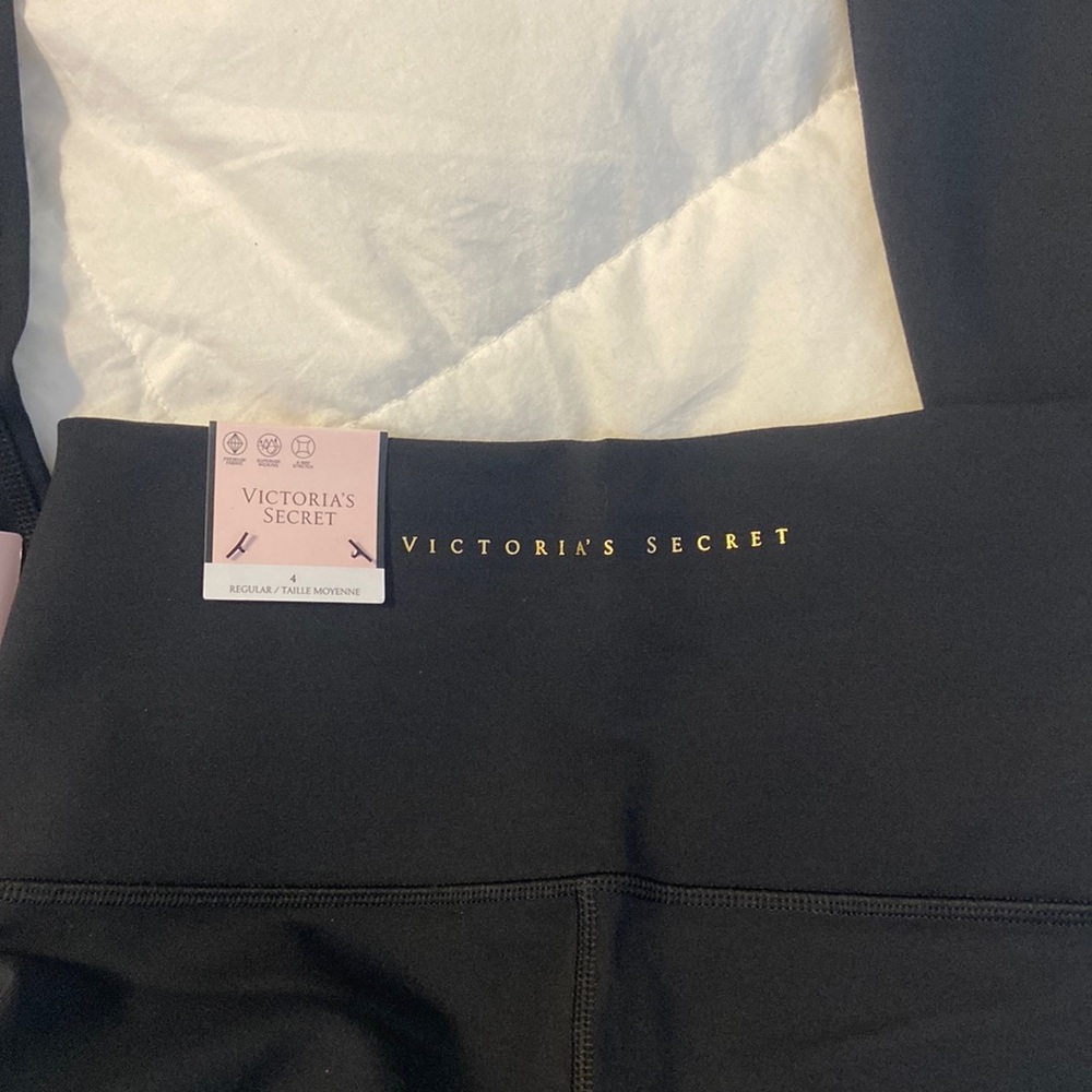 NWT Victoria’s Secret studio legging size 4